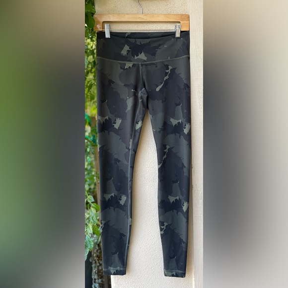 lululemon athletica Pants - Lululemon Mid-Rise Camo Leggings